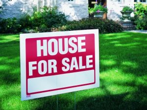 What fees do sellers pay when selling a house?
