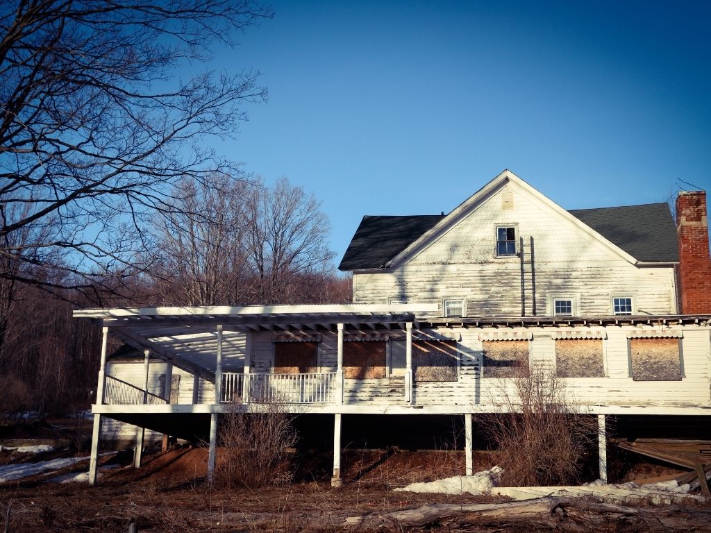 How To Sell An Old House That Needs Work: Making An As-Is Sale