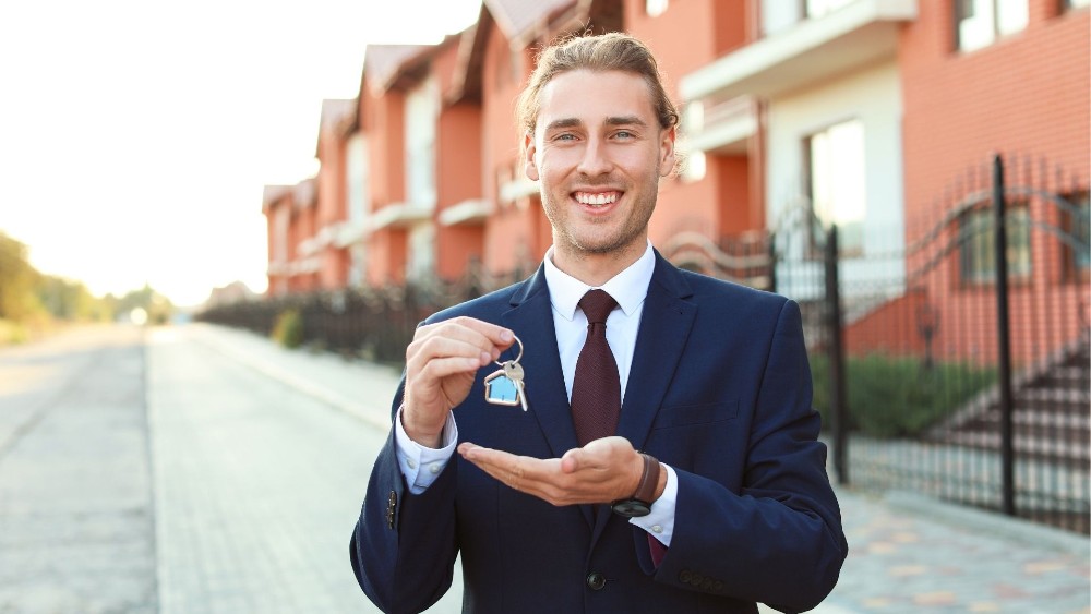 What it takes to become a realtor